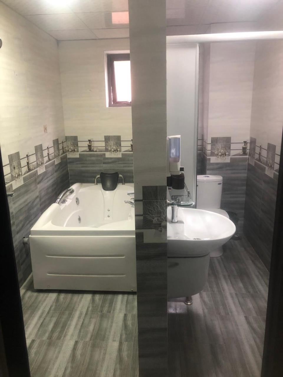 Thu Ha Hotel Uong Bi Zewnętrze zdjęcie