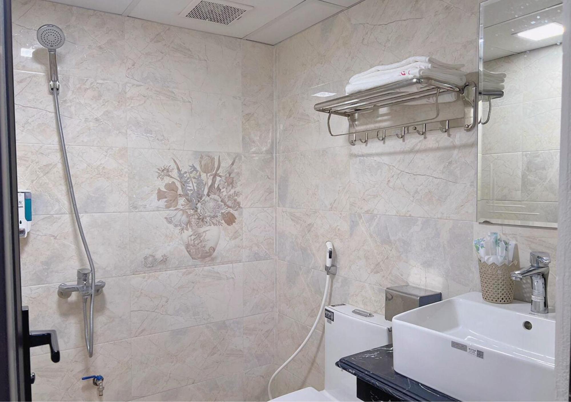 Thu Ha Hotel Uong Bi Zewnętrze zdjęcie