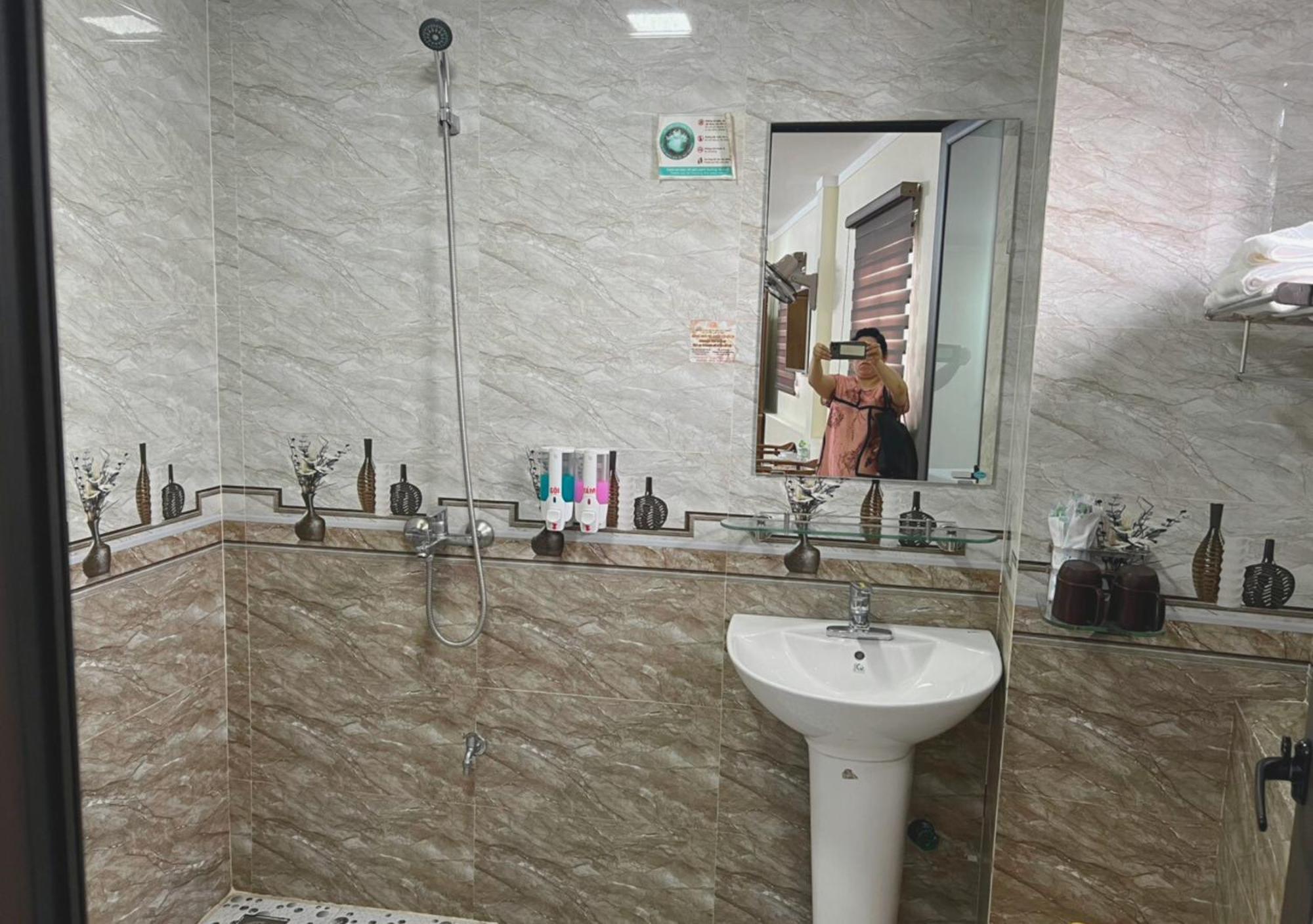 Thu Ha Hotel Uong Bi Zewnętrze zdjęcie